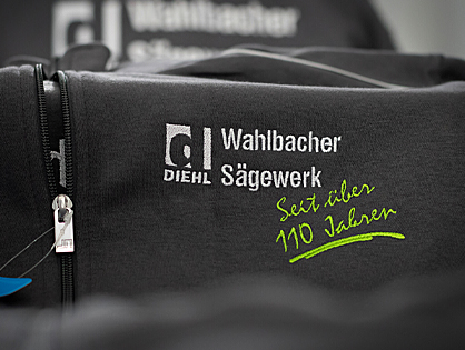 Bestickte Jacke f&uuml;r ein S&auml;gewerk